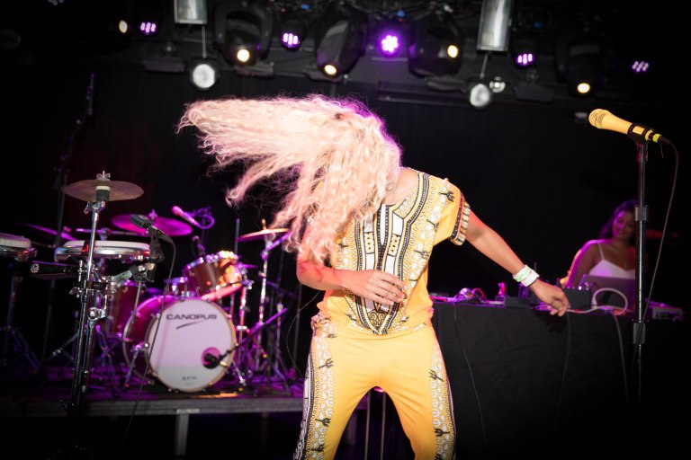 2016_9-22-madame_gandhi_e-1