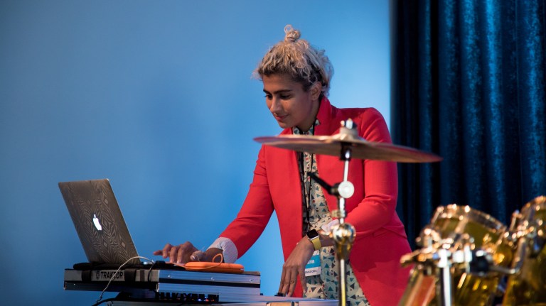 MadameGandhi_9