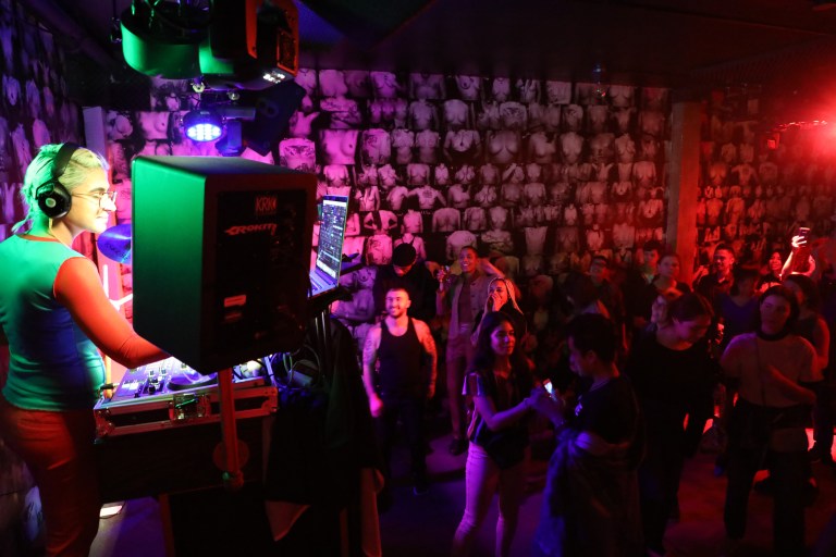 10774819584_2X2A1351